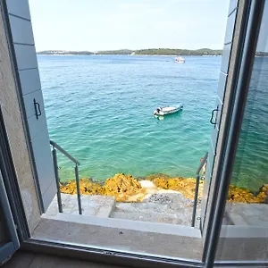arnolongo-sea-view.in-istria.net/